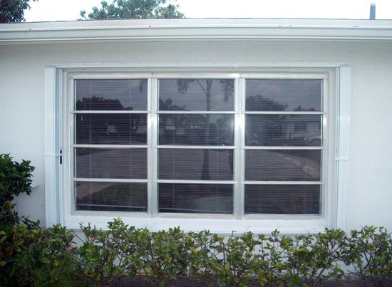 Shutter2 550 Accordion Shutters